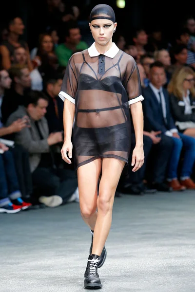 Look 3